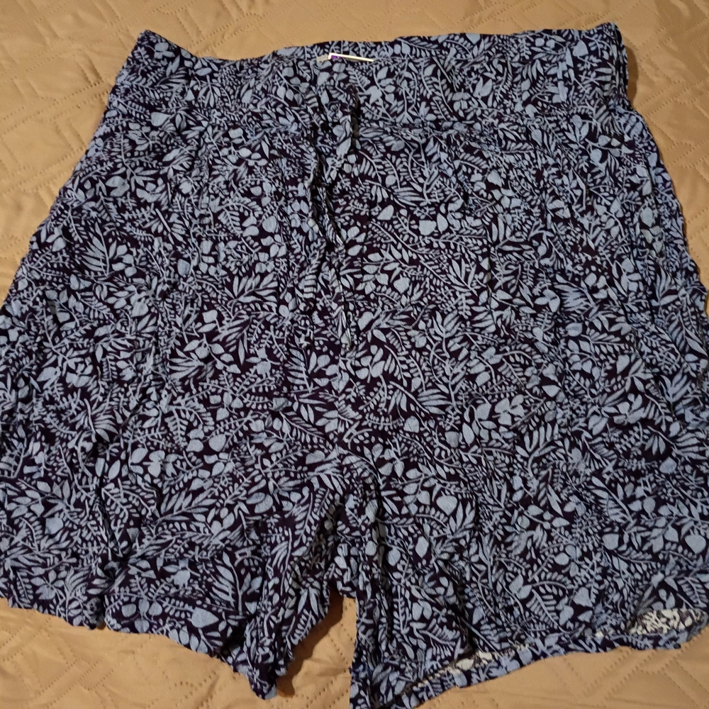 NWT West Loop Blue and White Bermuda Shorts Relaxed Fit